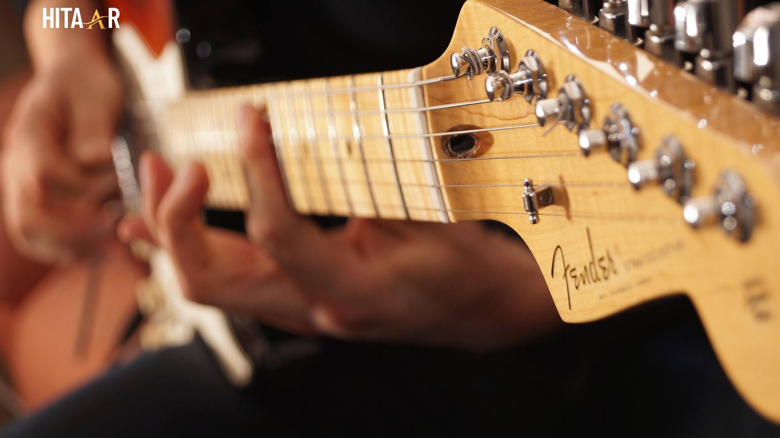 Famous guitarists performing with Kramer guitars